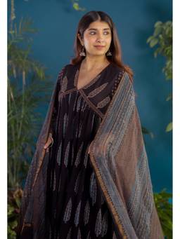 The Indian Ethnic Co. - Black Stripes Ajrakh Kota Doria Cotton Dupatta