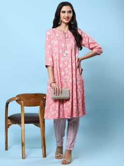 Shree - Women Rayon Pink Floral Print Kurta With Pant (Set Of 2)