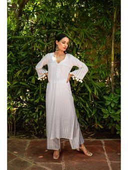 Empress Pitara - Nysa White Chikankari Kurta (Set of 2)