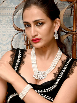 Odette - White Faux Pearl Jewellery Set