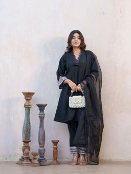 Gahan - Black Solid V-Neck Straight Kurta & Pant with Dupatta
