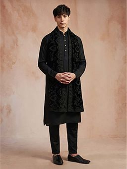 Vastramay - Men Black Solid Viscose Kurta with Pyjama & Embroidered Velvet Dupatta