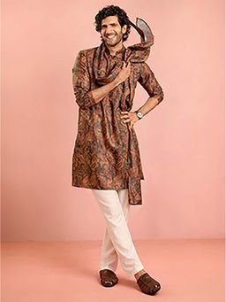 Vastramay - Men Mehendi Green Paisley Kurta with Cream Pyjama & Dupatta