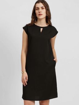 FableStreet - Black Solid Keyhole Neck Shift Dress
