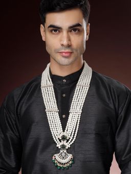 Karatcart - Men Luxurious Green Carved Stone Kundan Pearl Maharaja Necklace