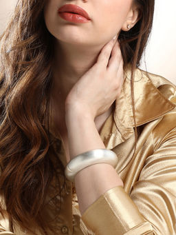 Sohi - Women The Chunky-Curve Kada - Metallic Silver