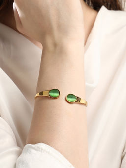 Sohi - Women The Teardrop Cuff - Kelly Green