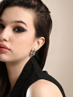 Sohi - Women The Matte Trinity Stud Earrings - Onyx Black