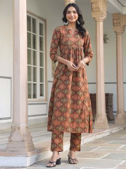 Janasya - Women Brown Printed Kurta with Pant (Set of 2)
