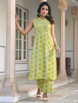 Janasya - Women Green Self Design Kurta with Pant (Set of 2)
