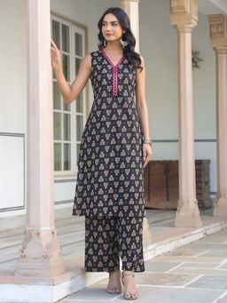 Janasya - Women Black Floral Kurta with Pant (Set of 2)