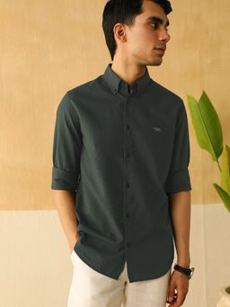 Andamen - Men Olive Solid Cotton Slim Seersucker Shirt