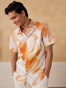 Andamen - Men Orange Print Cotton Twill Slim Half Sleeve Shirt