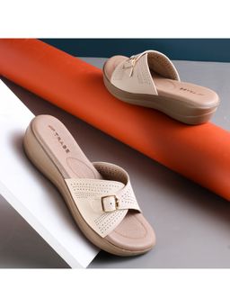 TRASE - Women Cream Casual Sandals
