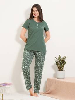 Quira - Women Green Floral Printed Regular Fit T-Shirt and Pyjama