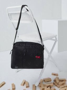 WILDCRAFT - Fling It Printed Sling Bag - Black