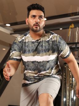 Instafab Plus - Men Olive Green and Charcoal Black Horizontal Abstract Activewear T-Shirt