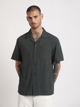 The Bear House - Men Green Solid Regular Fit Viscose Rayon Casual Shirt