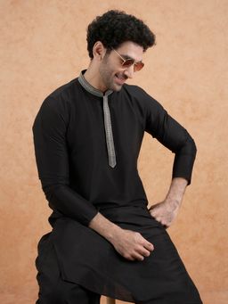KISAH - Men Black Solid Dyed Cotton Blend Kurta