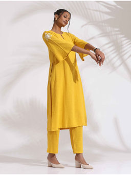 trueBrowns - Yellow Cotton Slub Embroidered Straight Kurta with Pant (Set of 2)