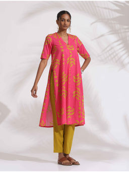 trueBrowns - Pink Cotton Print A-Line Kurta with Pant (Set of 2)