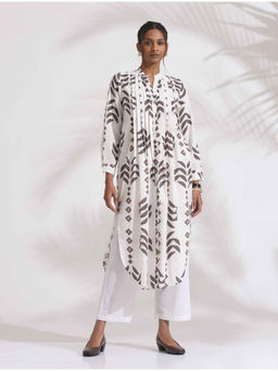 trueBrowns - White Cotton Print Pleated Kurta with Pant (Set of 2)