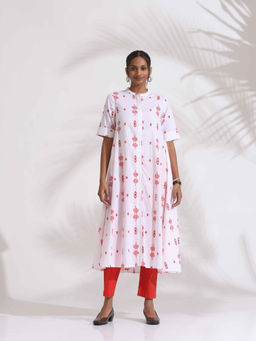 trueBrowns - White Cotton Print Flared Kurta with Pant (Set of 2)