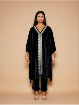 trueBrowns - Black Velvet Embroidered Kaftan Kurta with Pant (Set of 2)