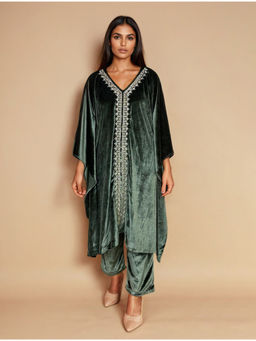 trueBrowns - Green Velvet Embroidered Kaftan Kurta with Pant (Set of 2)