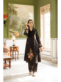 DEVRI - Women Zehra German Rayon Embroidered Black Kurta with Pant