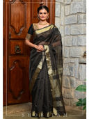 Black color option, Sold out, Currently selected