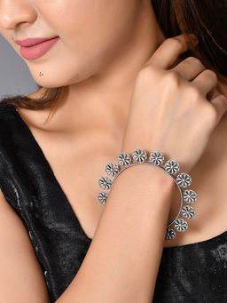 Voylla - Niyonsaba Ishana Statement Bangle