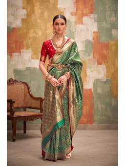 Monjolika Fashion - Women Green Woven Banarasi Silk Saree with Unstitched Blouse