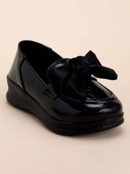 Hopscotch - Girls Black Textured Bow Applique Loafers