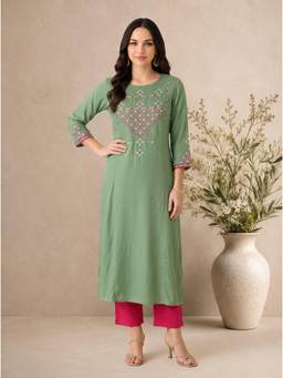 Gahan - Intricate Embroidered Detailing On The Front Kurta
