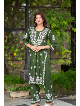 RANGREZA ETHNIC - Laira Rayon Green Kurta with Pant (Set of 2)