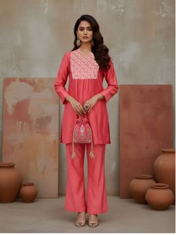 Dora Dori - Women's Peach Embroidered Kurta With Pant