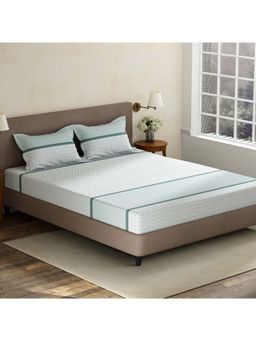 Layers - Green Geometric Cotton Bedsheet with Pillow Covers (King)