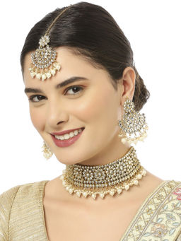 OOMPH - White Kundan Ethnic Choker Necklace with Drop Earrings and Maang Tikka