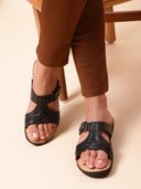 Black color option, Currently selected