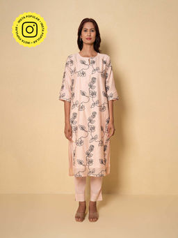 Kameez - Peach Floral Embroidered Chanderi Kurta With Pant