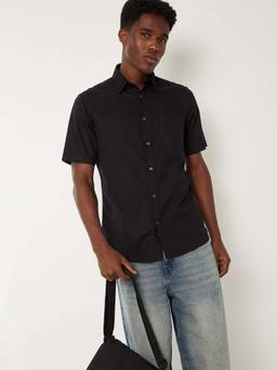max - Black Cotton Blend Half Sleeves Regular Fit Collar Neck Solid Shirt