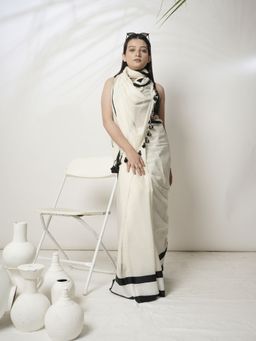 Huts and Looms - White Mul Cotton Handloom Saree with Black Border Without Blouse