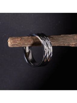Salty Alpha - Men Silver Textured Band Ring