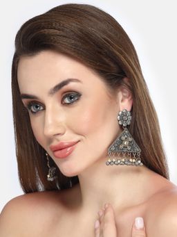 Moedbuille - Kundan & Pearls Studded Floral Design Oxidised Silver Plated Tribal Tasselled Chandbalis