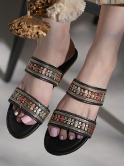 SCENTRA - Nora Black Kolhapuri Flats