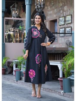 Zolo Label - Women for Black Floral Embroidered Midi Dress