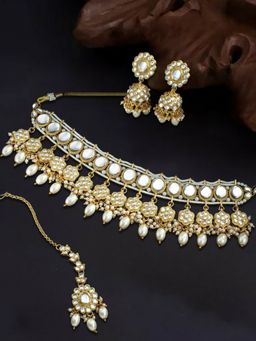 OOMPH - Gold Kundan Ethnic Wedding Jadau Choker Necklace Set with Earrings & Maangtikka