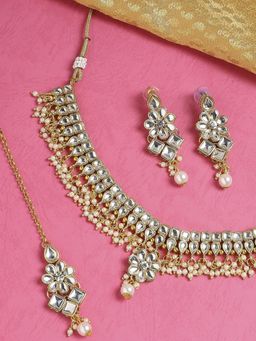 OOMPH - Gold Kundan & Pearls Ethnic Choker Necklace Set with Drop Earrings & Maangtikka