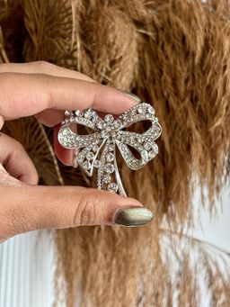 AMOSSH - Silver Bow Accent Brooch